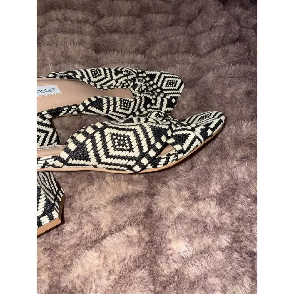 Chelsea & Violet Gia Knot Sandals Black And White Women Size 8- NEW No Box